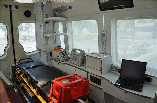 南宫市救护车内部